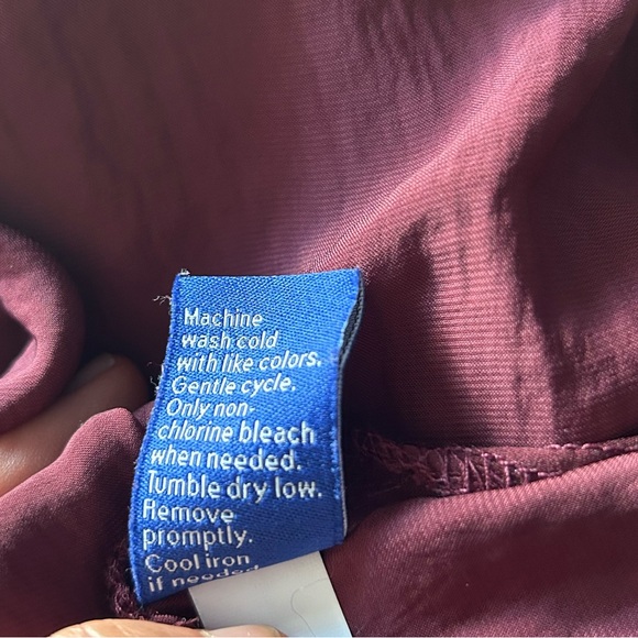 APT 9 V Neck Long Sleeve Blouse, Maroon, Size Medium - Picture 11 of 11